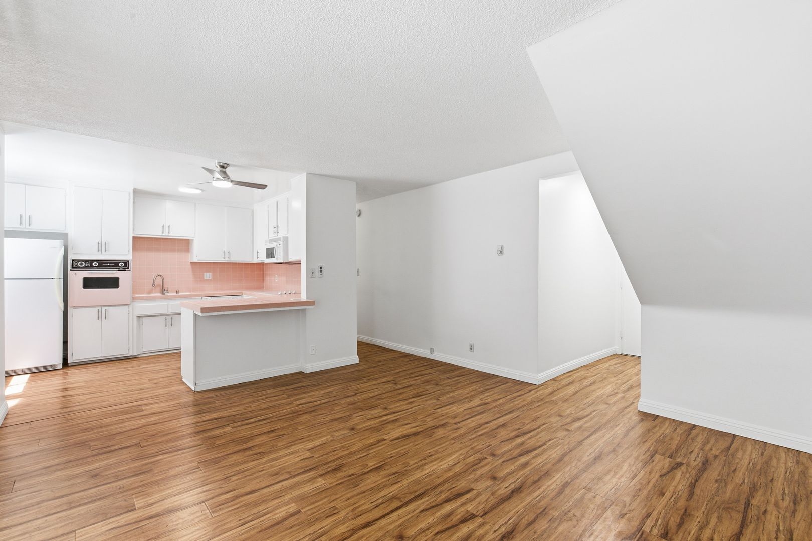 Los Angeles Apartment: 1015 S Westgate Ave