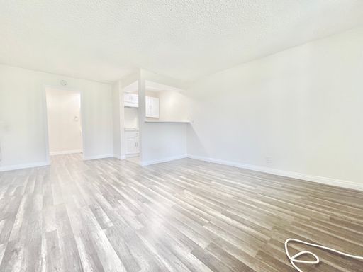 Newly remodeled modern Studio + 1 Bath