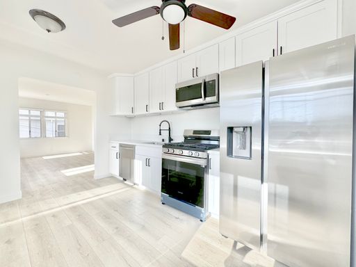 Modern top floor 1 Bedroom + 1 Bath – photo 1