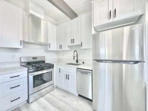Modern 1 Bedroom + 1 Bath + Parking – photo 1