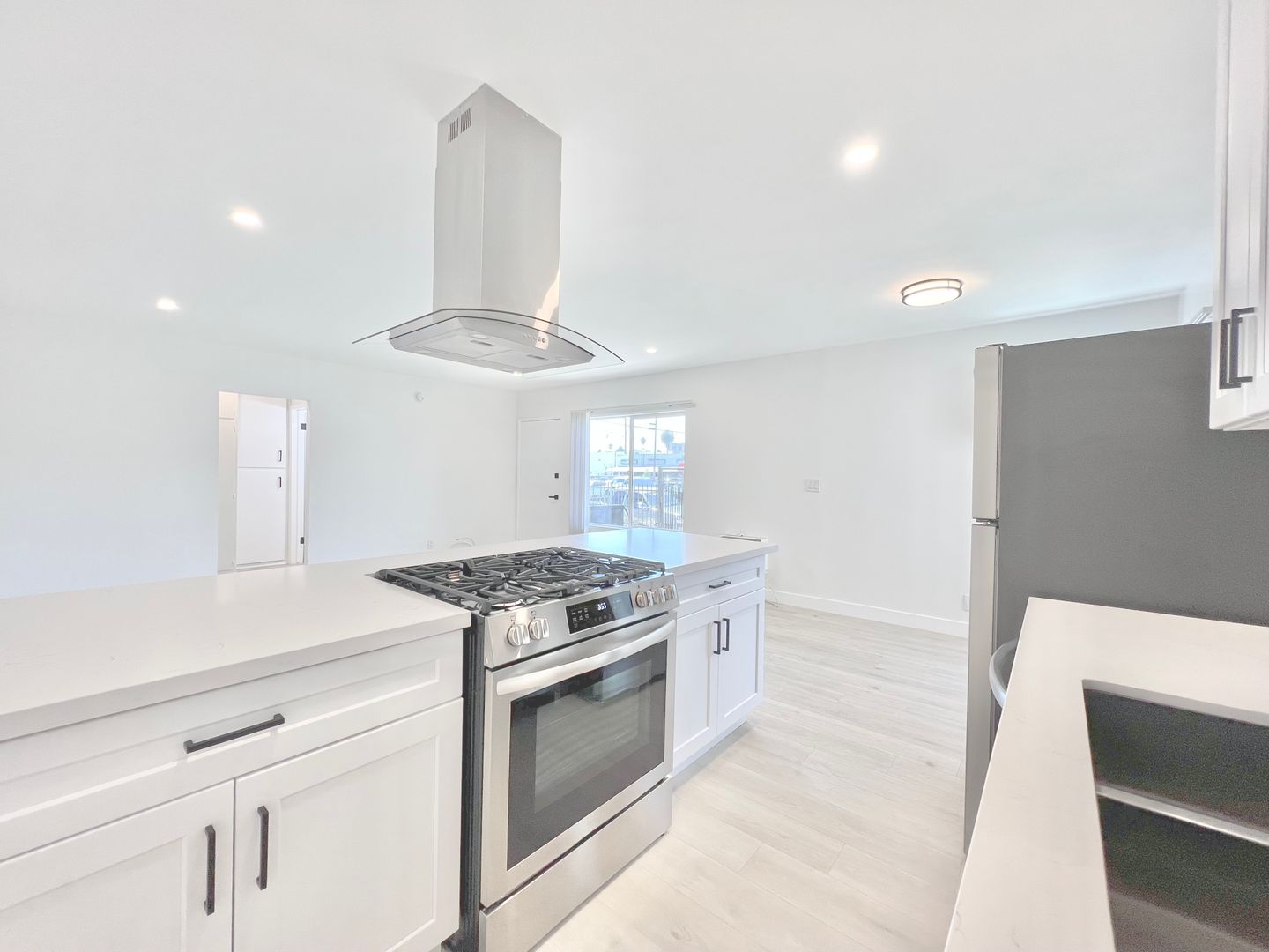 Canoga Park Apartment: 7305 Variel Avenue