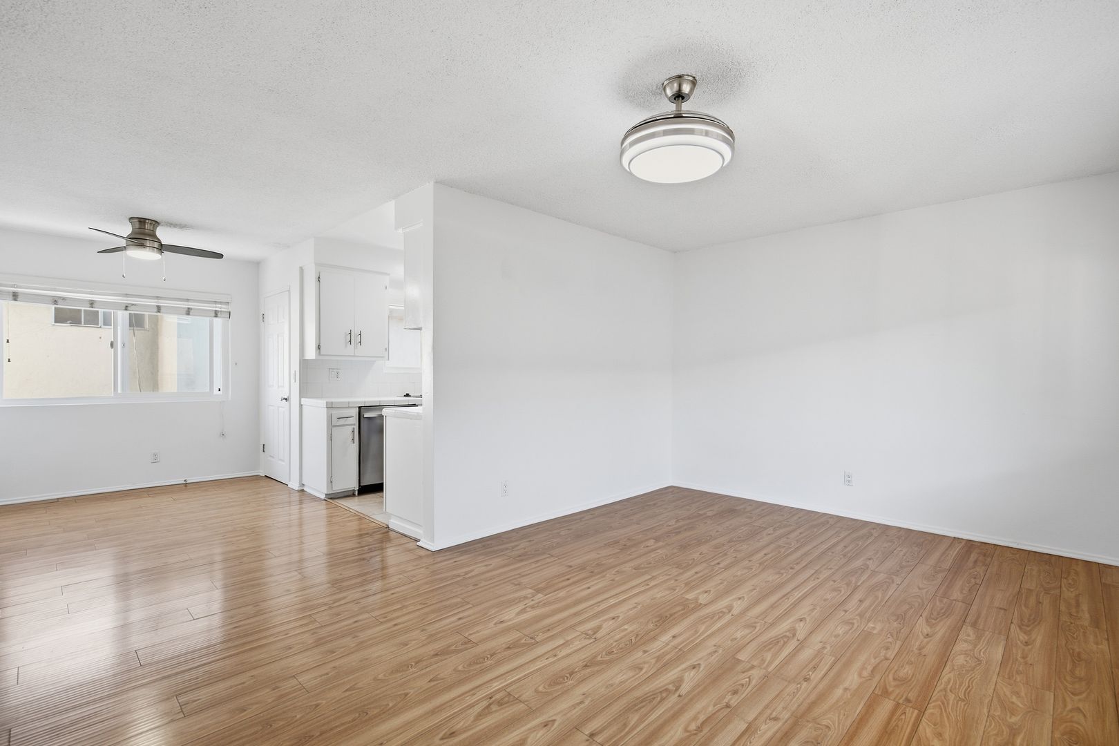 Reseda Apartment: 6640 Darby Ave