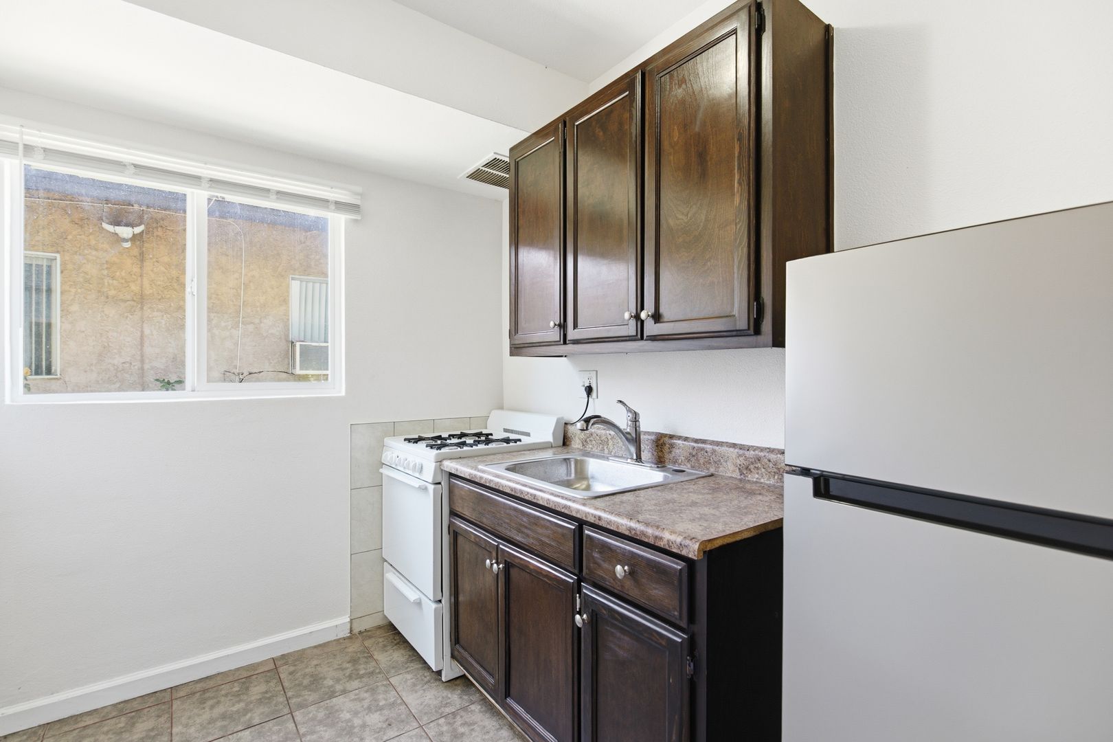 Huntington Park Apartment: 7101 Rugby Ave