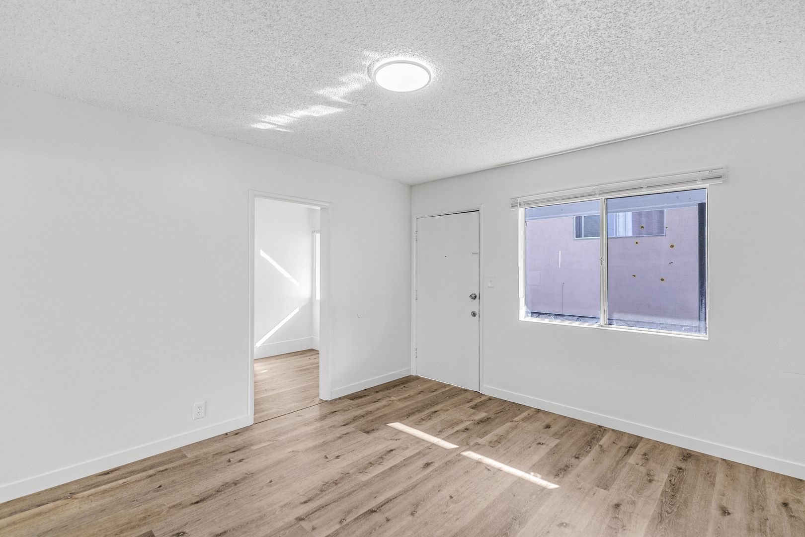 Long Beach Apartment: 1425 Cedar Ave