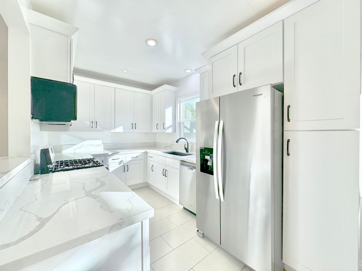 Beverly Hills Apartment: 333 N. Oakhurst Dr.