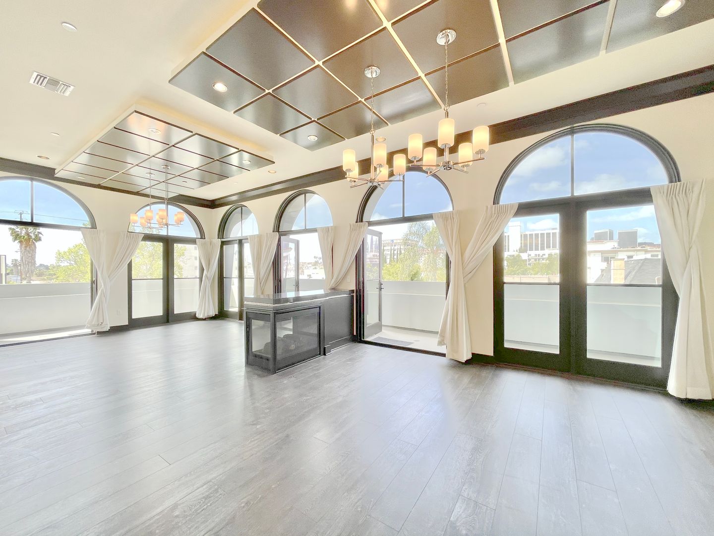 Los Angeles Apartment: 1110 Glenville Dr