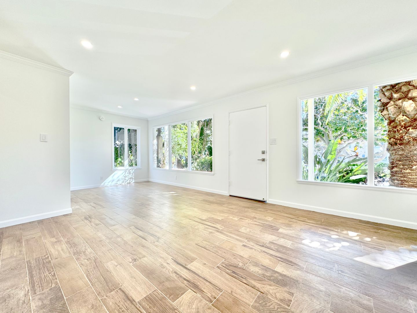 Santa Monica Apartment: 435 San Vicente Blvd