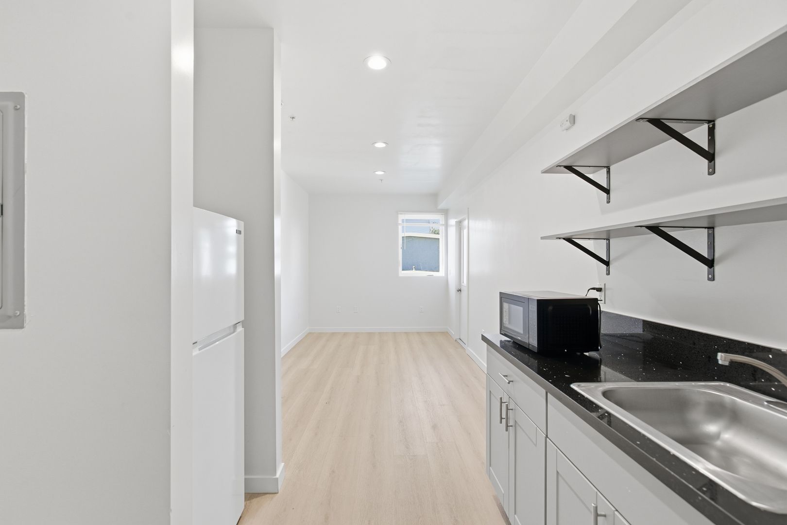 Los Angeles Apartment: 2025 New Jersey Street