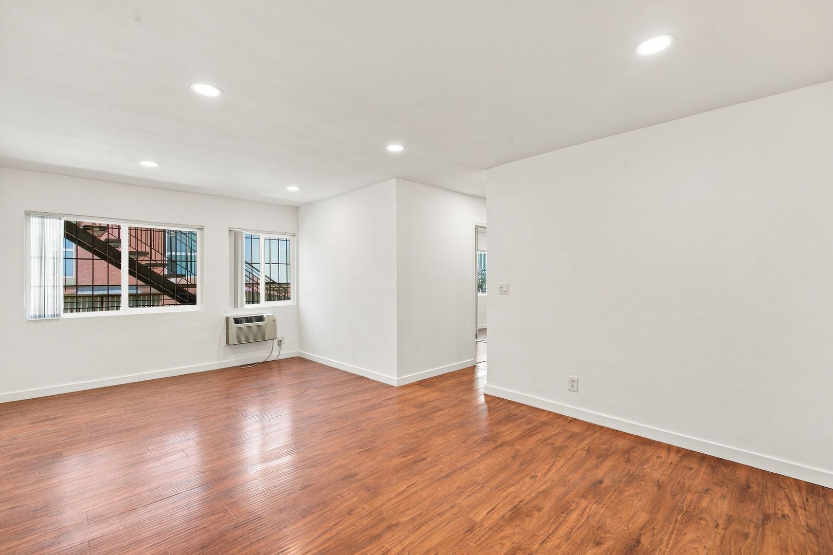 Los Angeles Apartment: 956 Elden Ave
