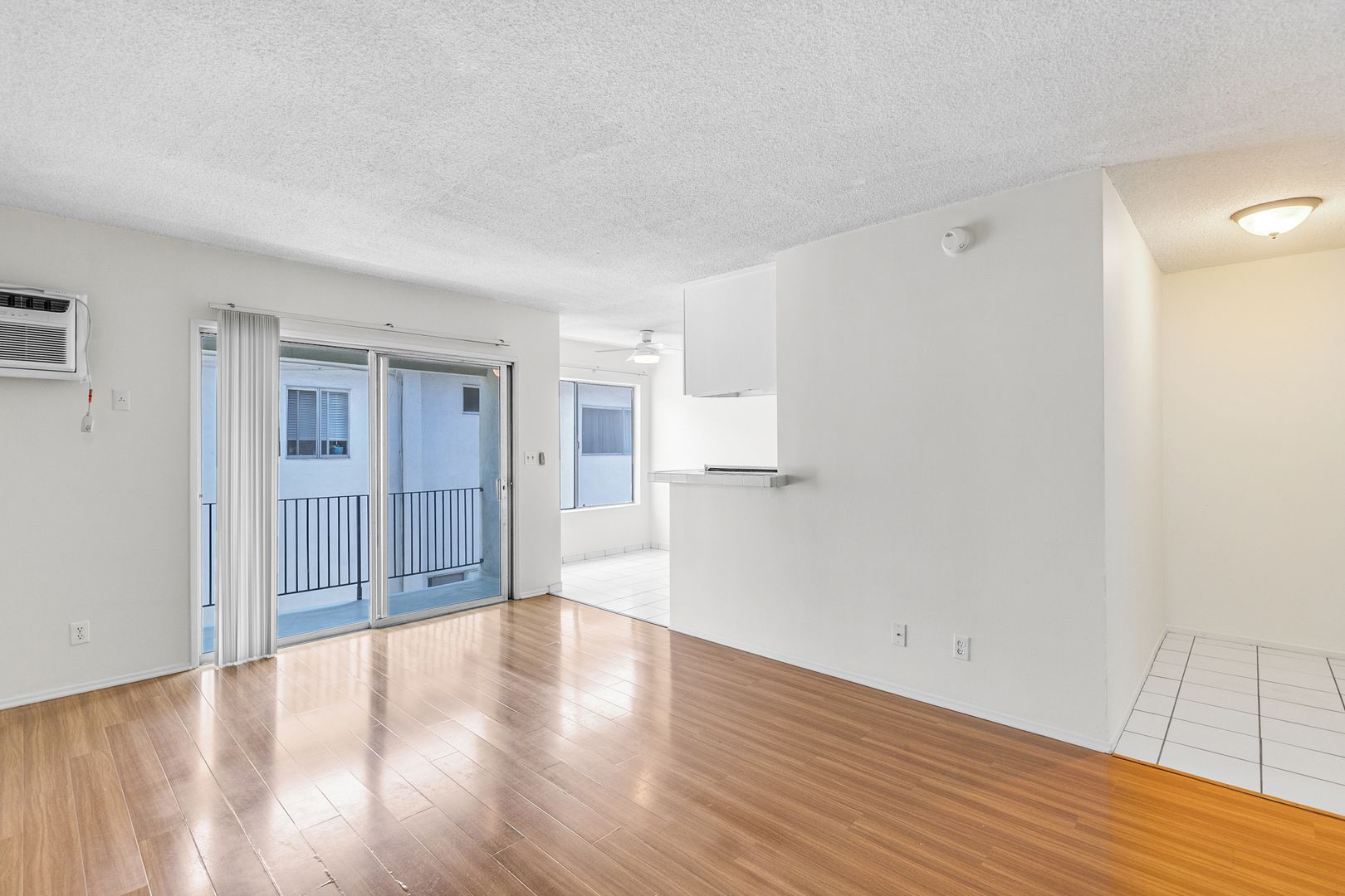 Los Angeles Apartment: 1752 Federal Ave