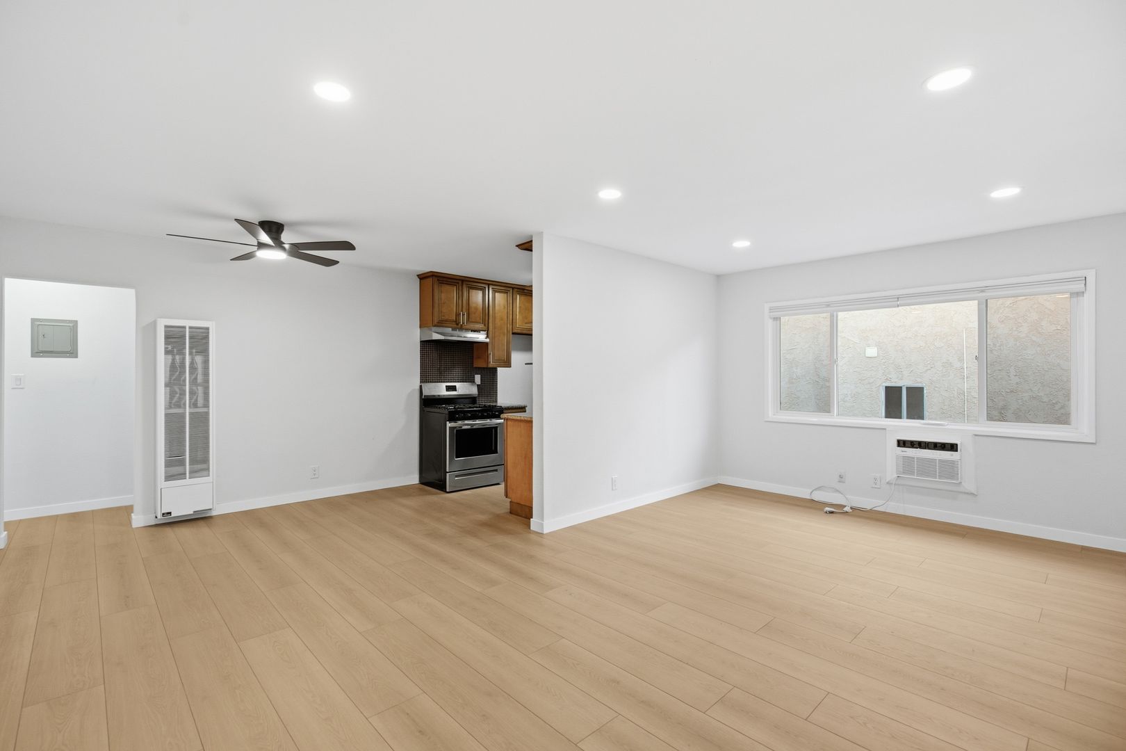 Sherman Oaks Apartment: 14620-14626 Magnolia Blvd