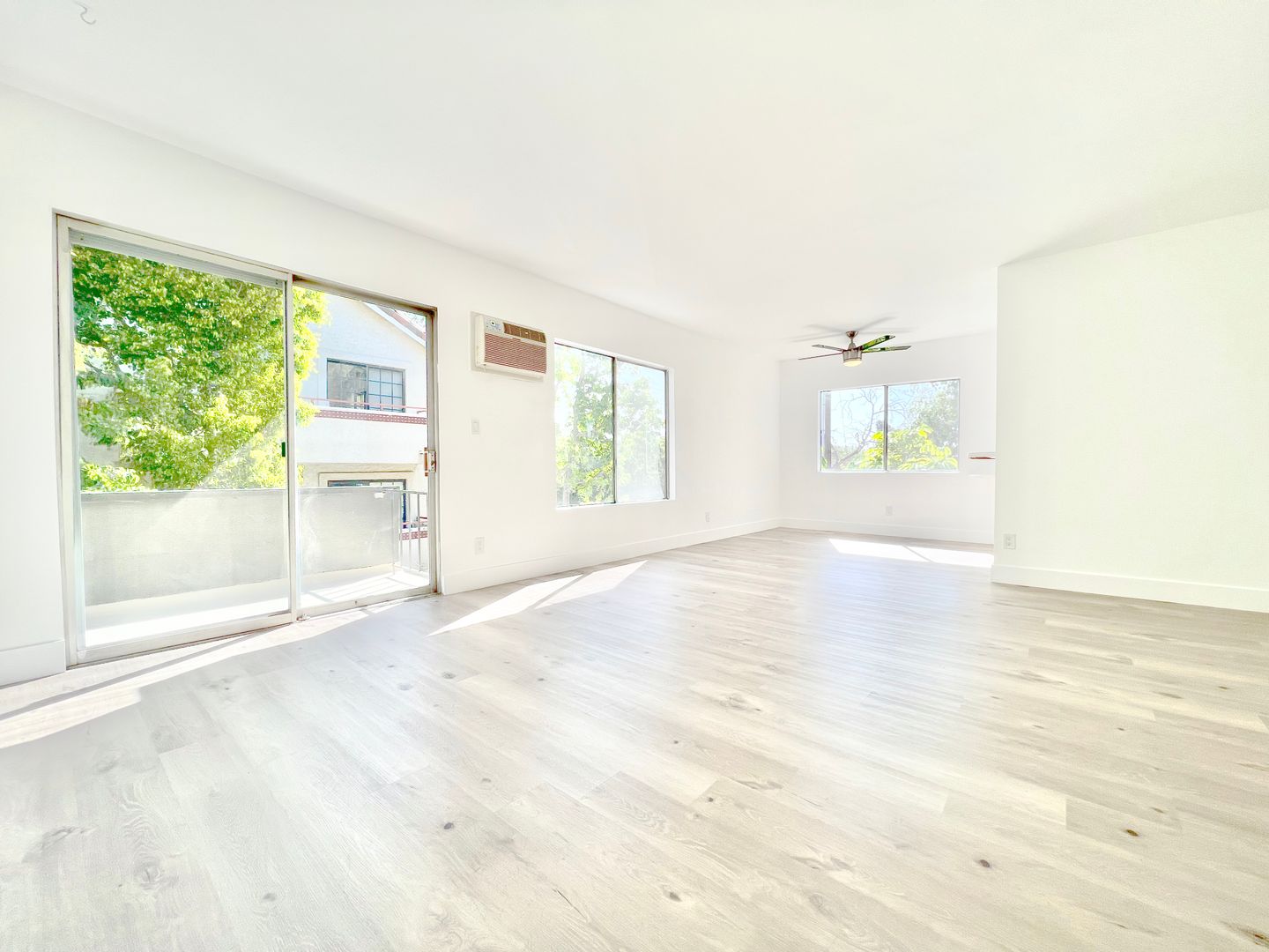 Los Angeles Apartment: 10745 La Grange Avenue