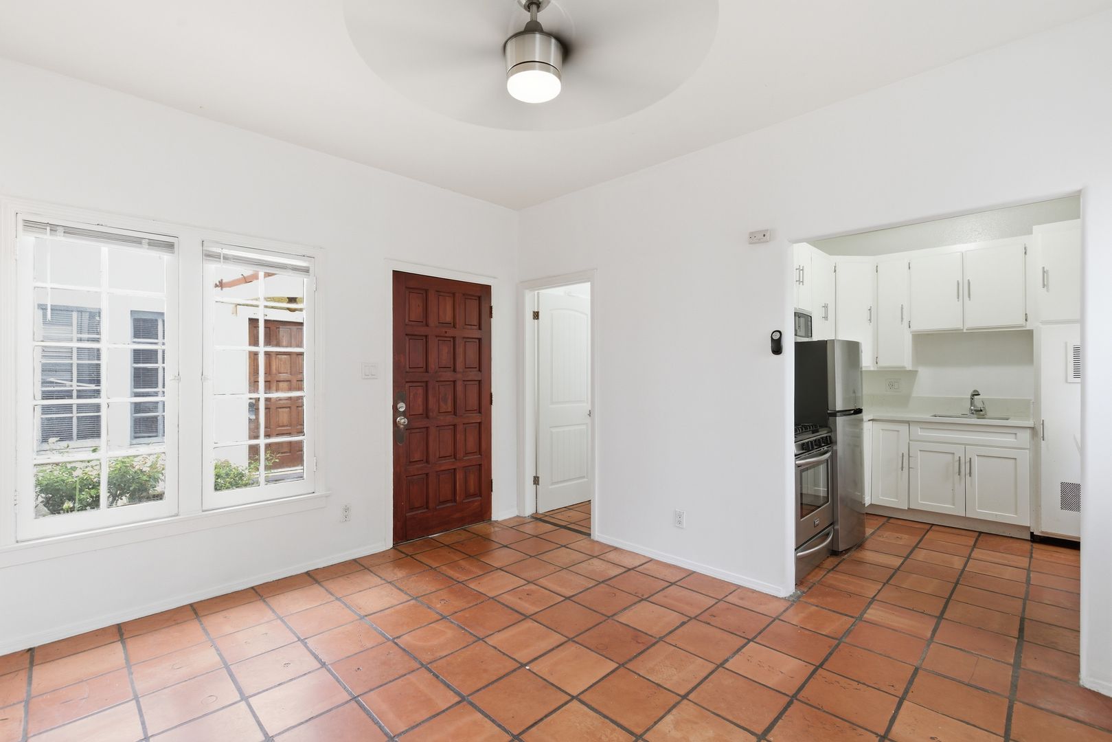 Los Angeles Apartment: 979 S. Ardmore Avenue
