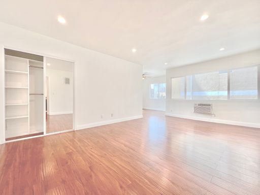 Beautiful newly remodeled modern upper spacious 1 Bedroom + 1 Bath corner front facing unit – photo 1