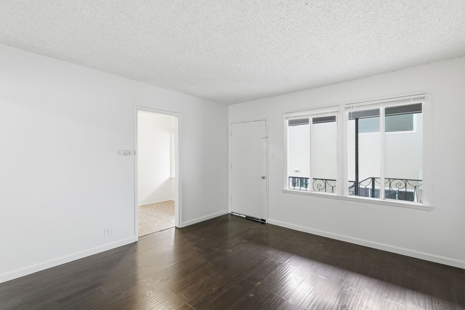 Long Beach Apartment: 1425 Cedar Ave