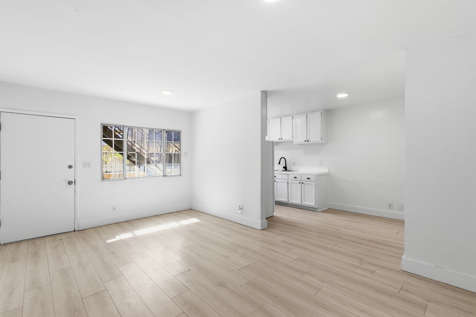 Los Angeles Apartment: 3324 Drew Street