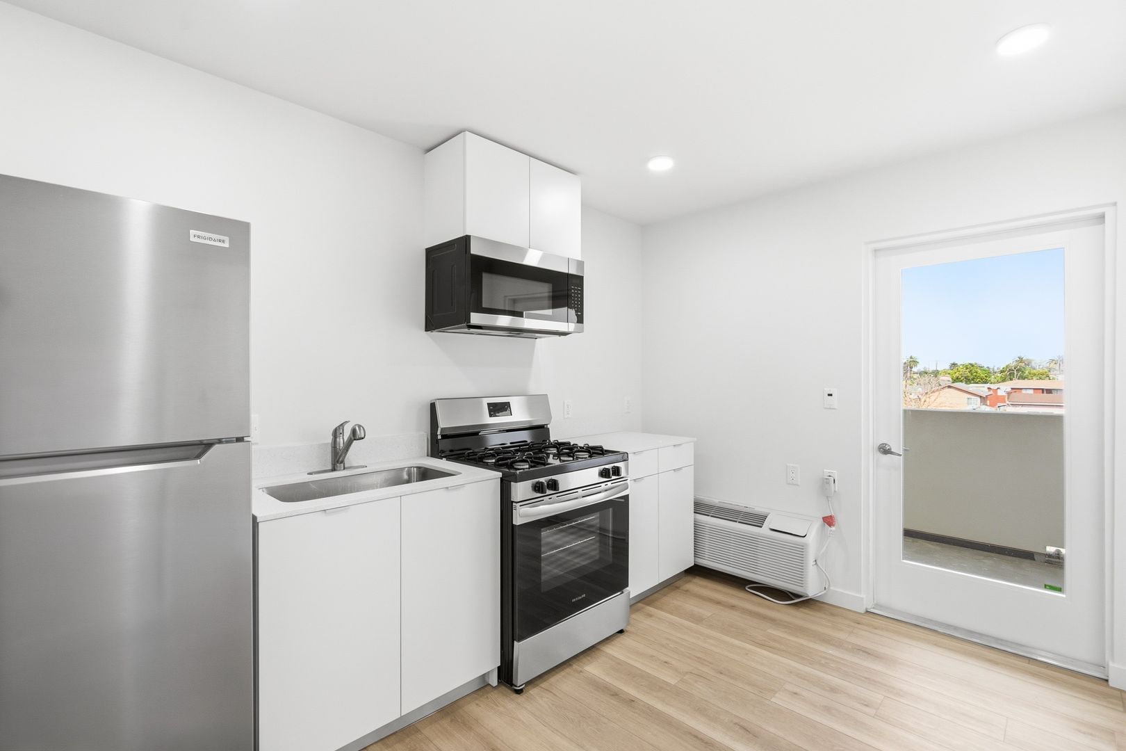 Los Angeles Apartment: 7655 San Pedro Street