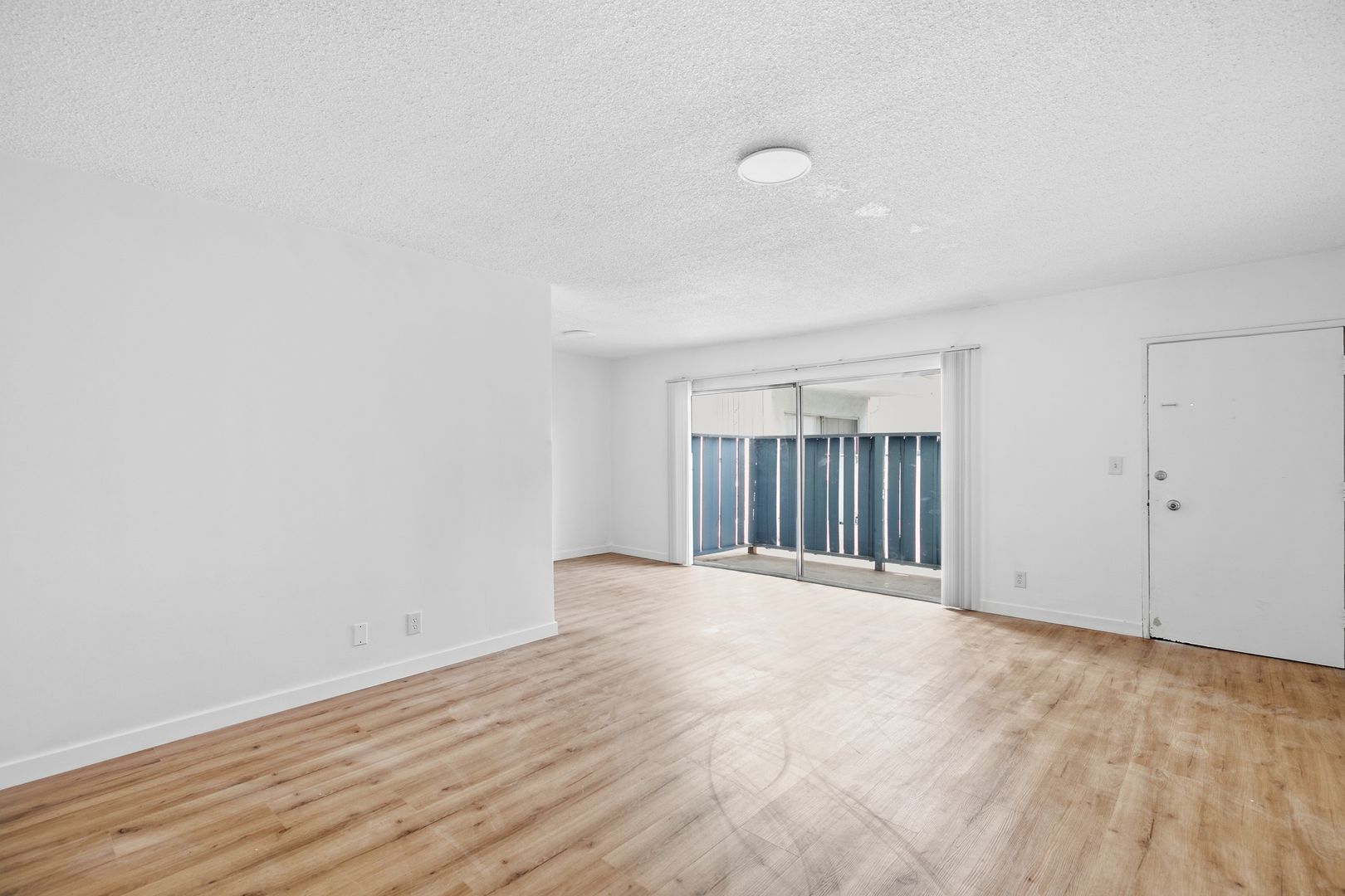 Inglewood Apartment: 934 Larch St