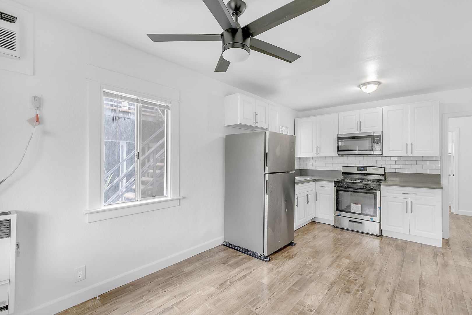 Los Angeles Apartment: 1148 E 48th St