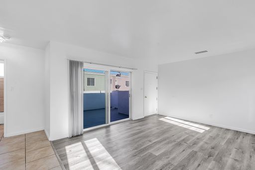 Beautiful newly remodeled 1 Bed + 1 Bath + Large balcony patio – photo 1