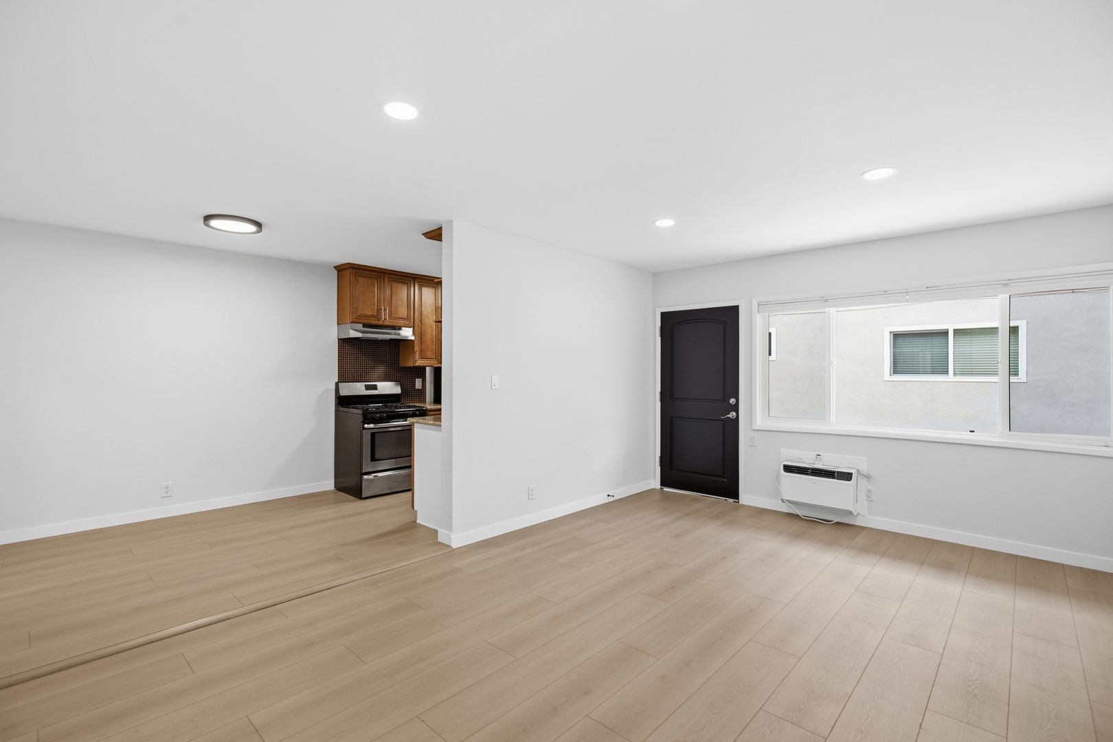 Sherman Oaks Apartment: 14616 Magnolia Blvd