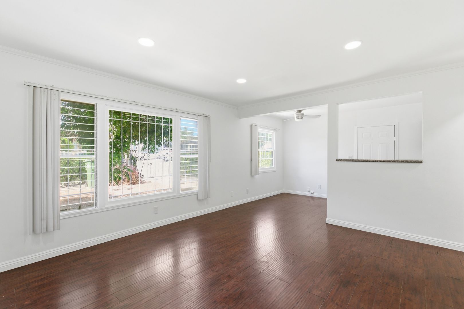 Inglewood Apartment: 534-536 E Hyde Park Pl