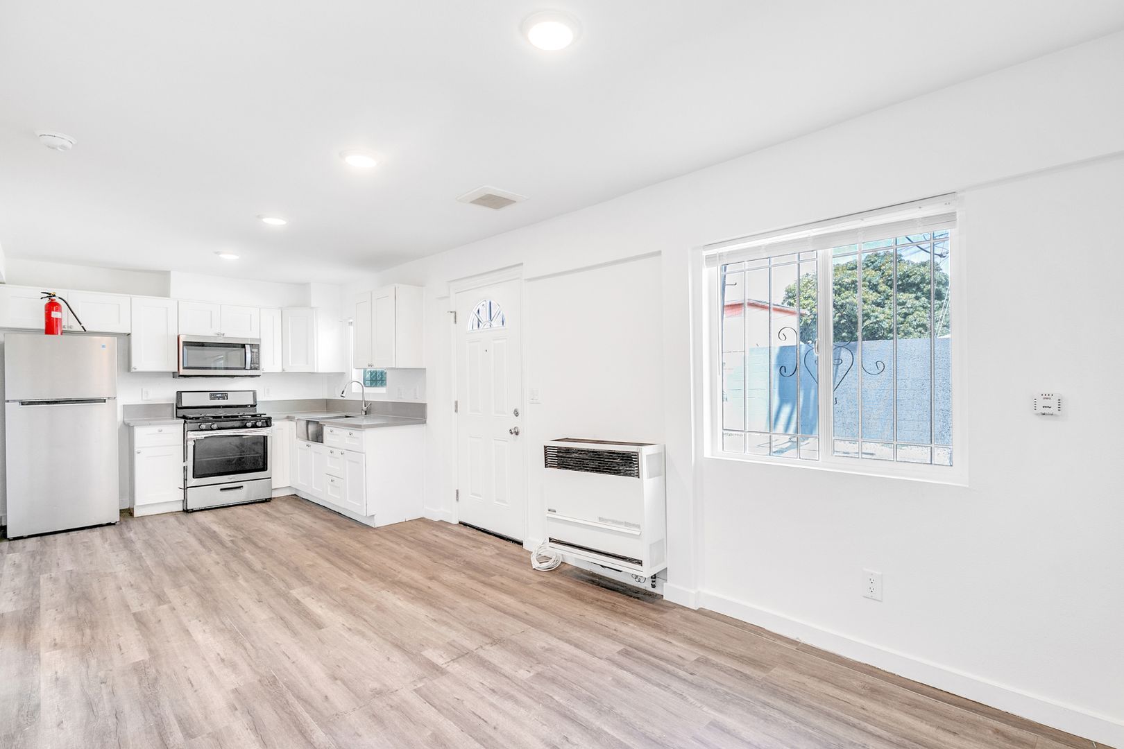 Los Angeles Apartment: 8910 S Avalon Blvd