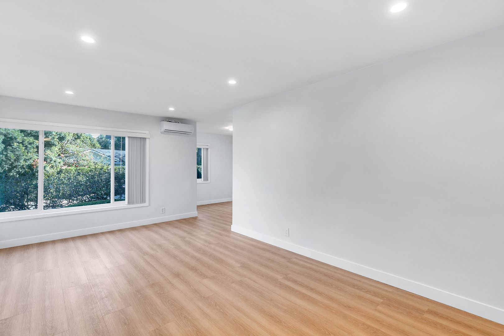 Sherman Oaks Apartment: 4321 Saugus Ave