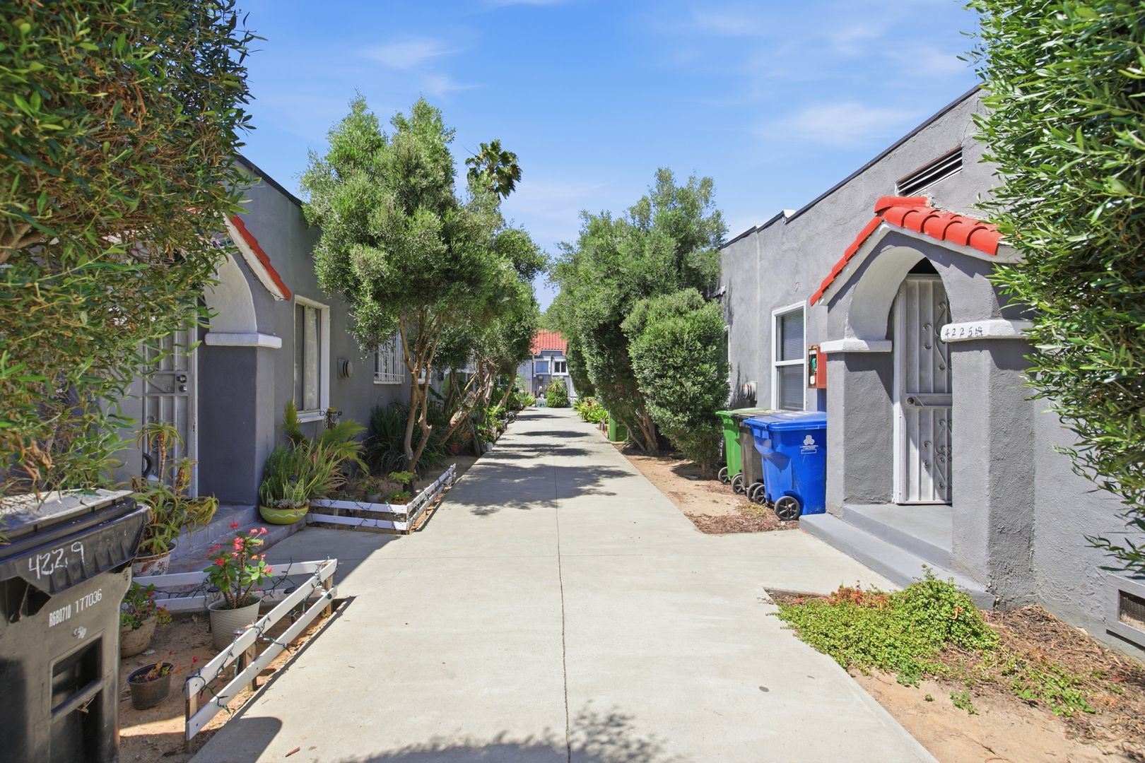 Los Angeles Apartment: 4225-4229 Lockwood Avenue