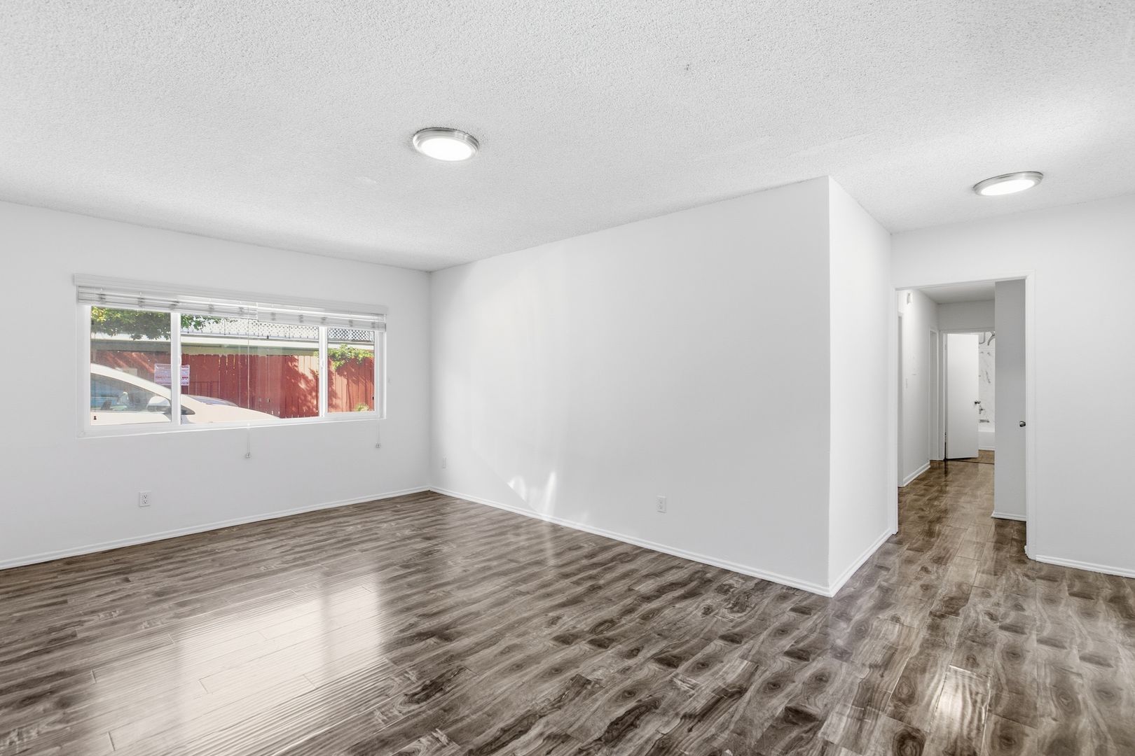 Reseda Apartment: 6652 Darby Ave