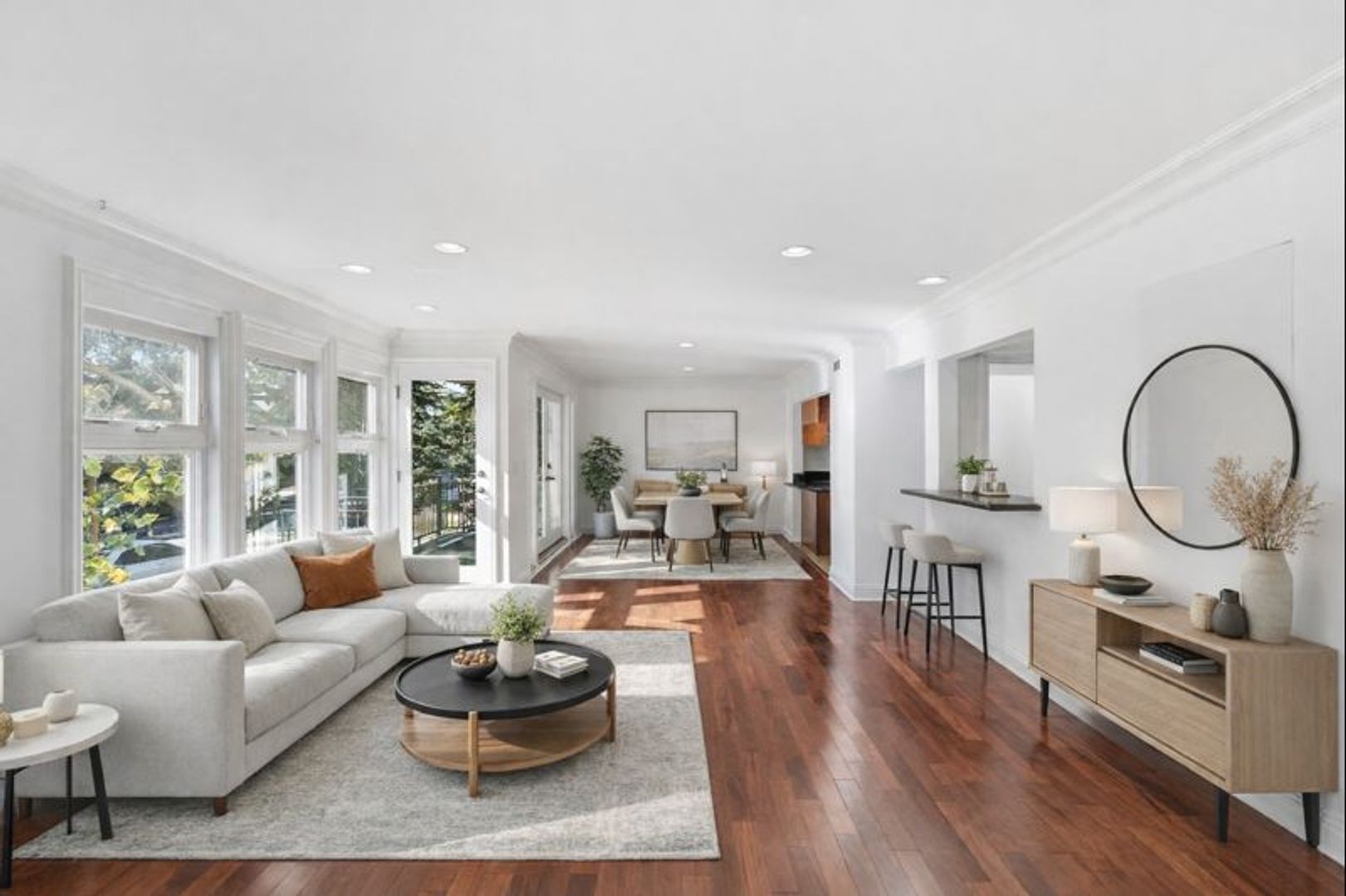 Santa Monica Apartment: 833 15th Street