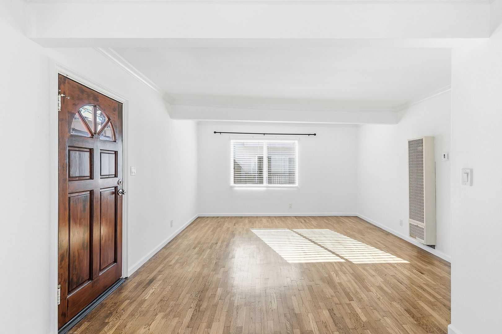 Santa Monica Apartment: 833 15th Street