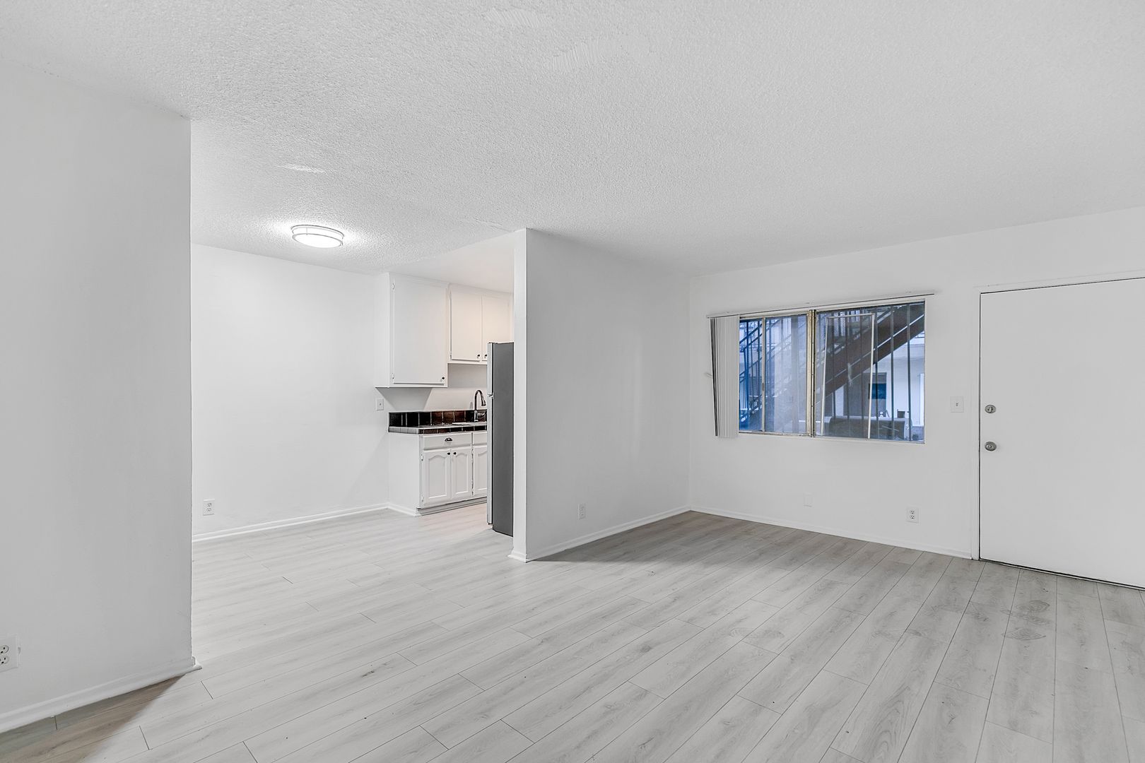 Los Angeles Apartment: 3324 Drew Street