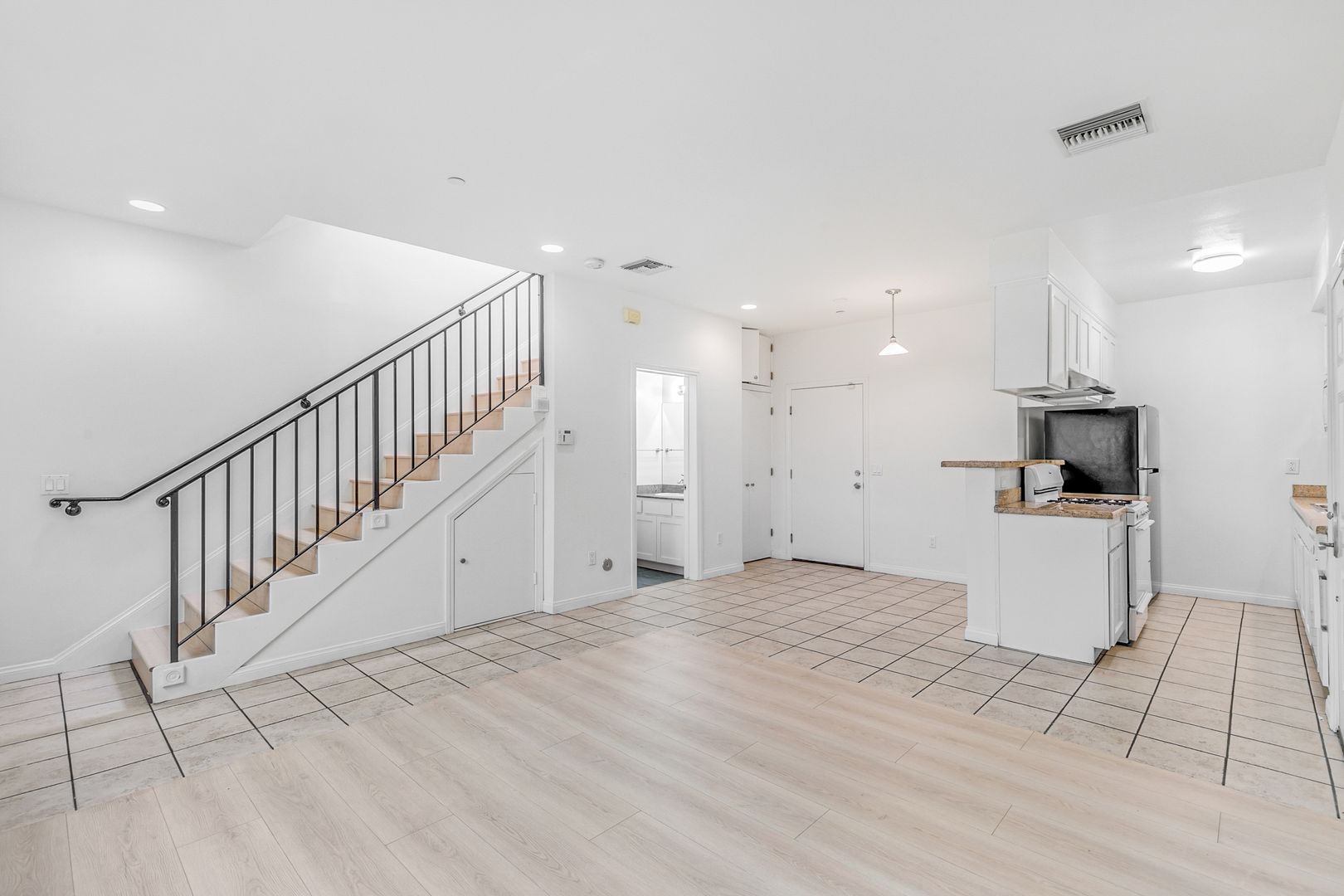 Panorama City Apartment: 8729 Willis Ave.