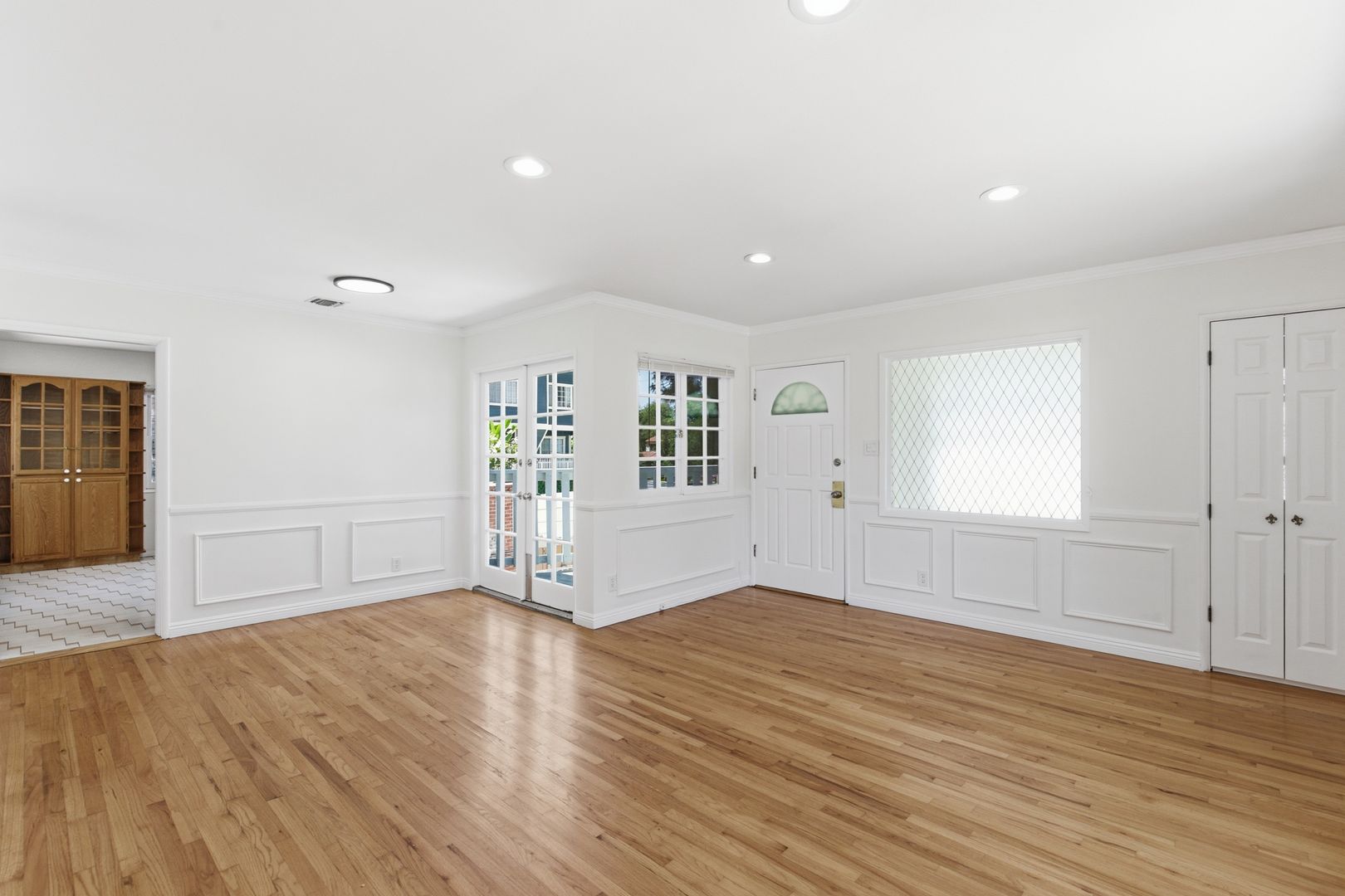 Studio City Apartment: 12334 Moorpark Street
