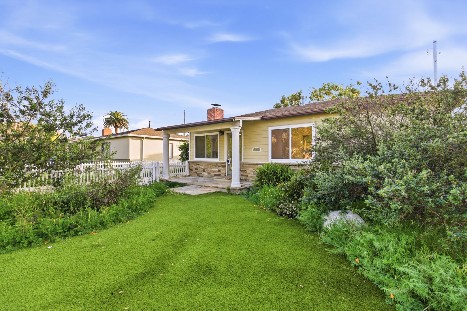 Los Angeles House: 3379 Stewart Ave