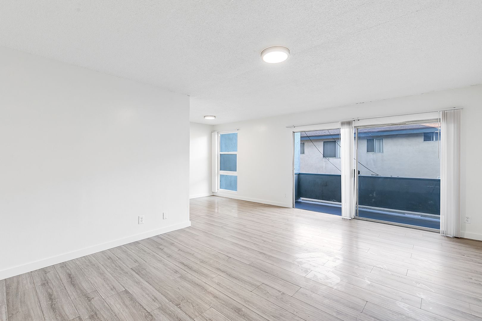 Inglewood Apartment: 934 Larch St