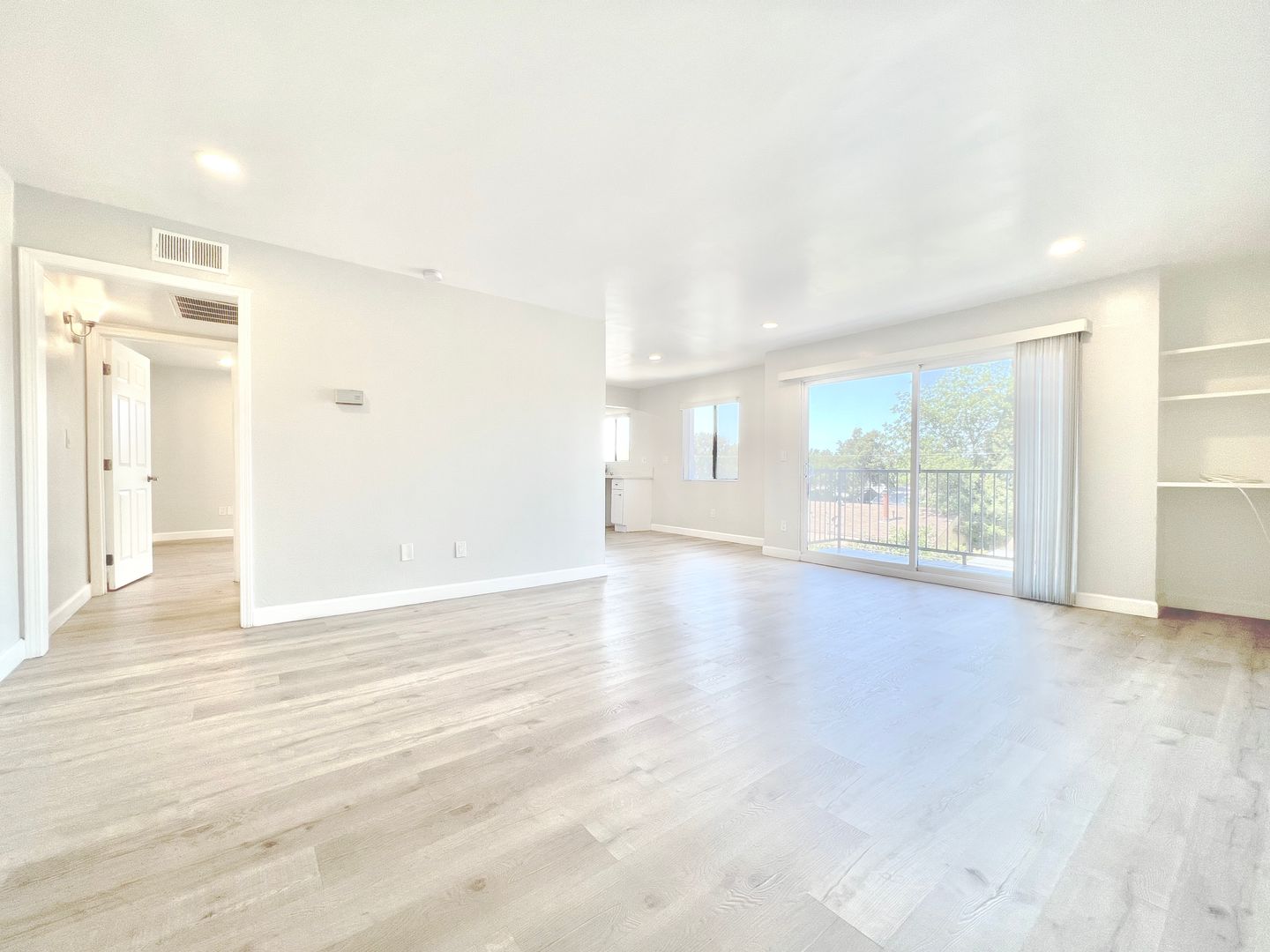 Van Nuys Apartment: 7437 Haskell Avenue