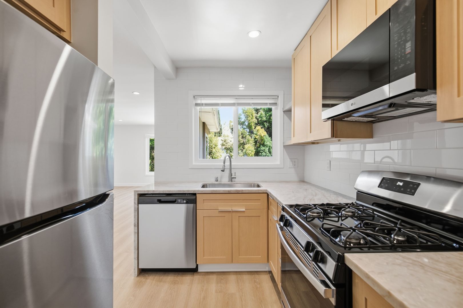 Sherman Oaks Apartment: 4321 Saugus Ave