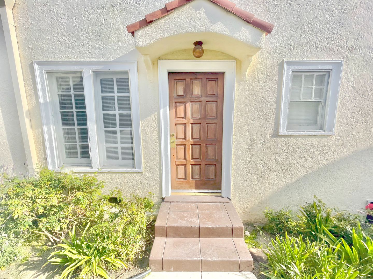 Los Angeles Apartment: 979 S. Ardmore Avenue