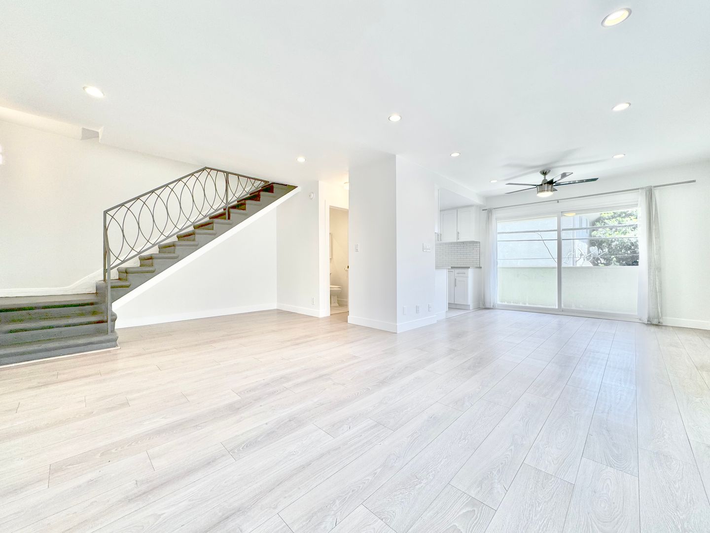 Los Angeles Apartment: 8616 Whitworth Drive