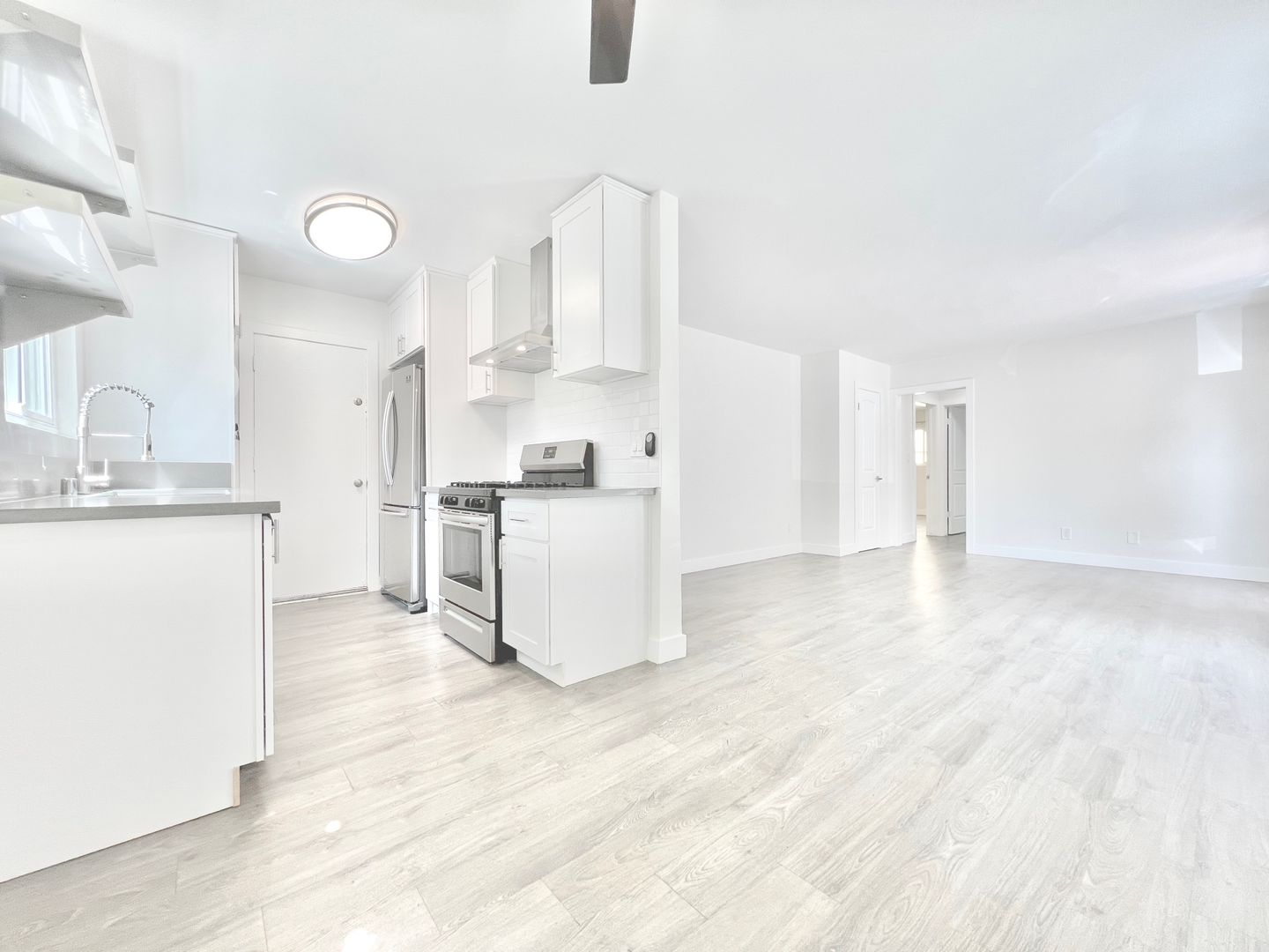 Los Angeles Apartment: 10745 La Grange Avenue