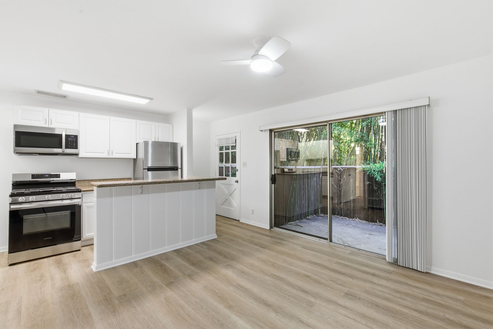 Los Angeles Apartment: 1453 S Westgate Ave