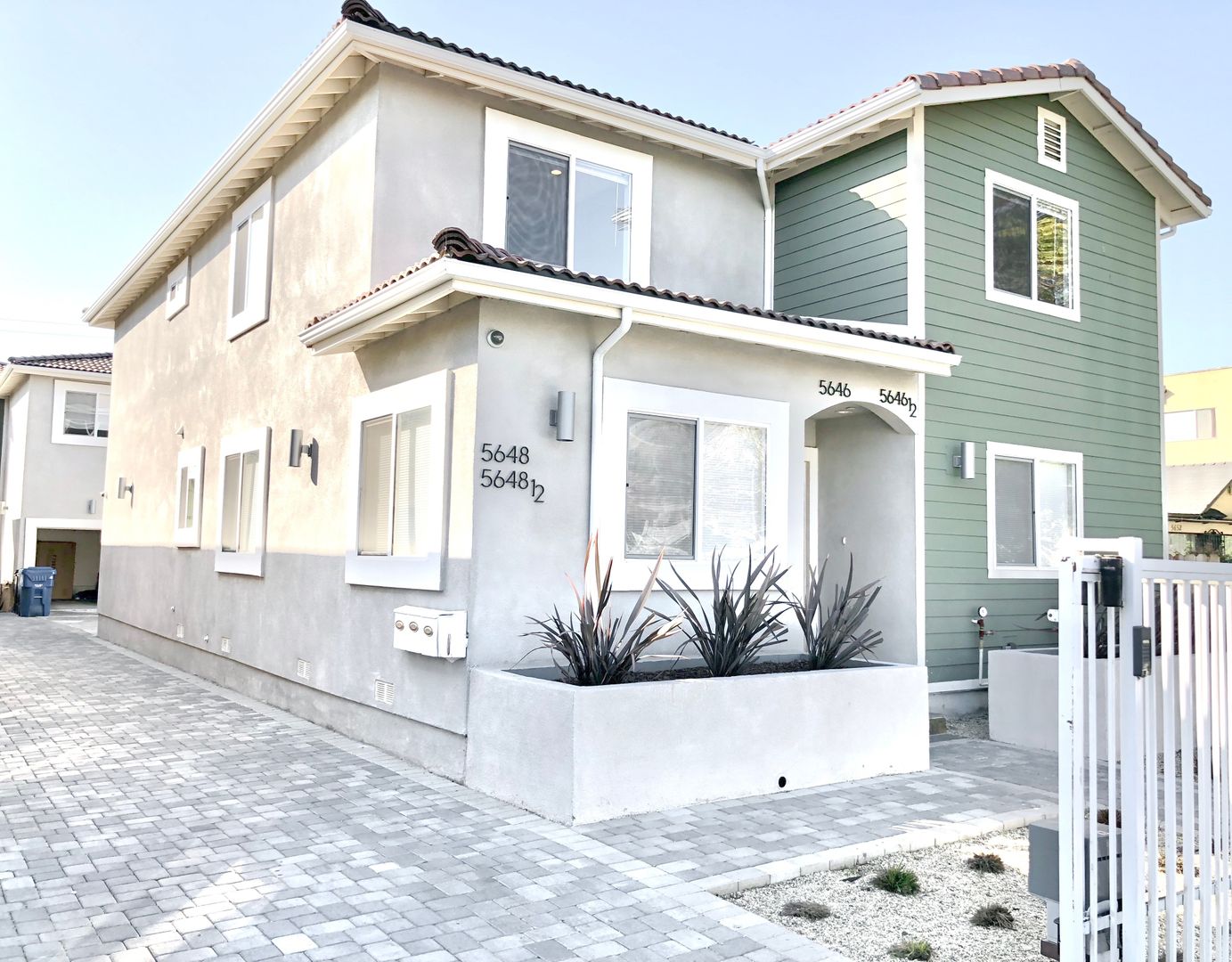 Los Angeles Apartment: 5646 Lexington Avenue