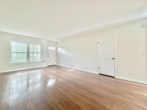 Beautiful updated spacious Studio + 1 Bath