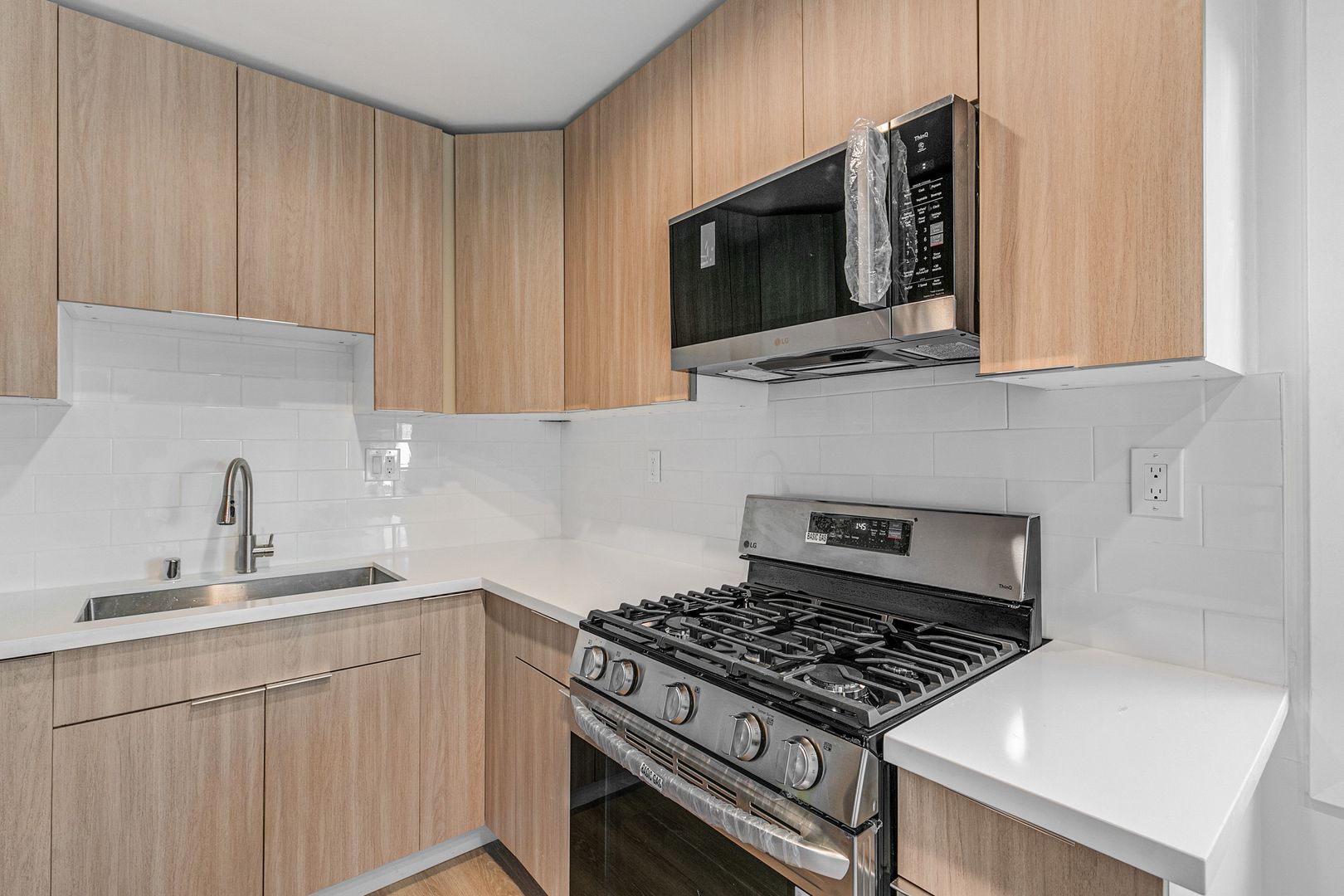 Sherman Oaks Apartment: 4321 Saugus Ave