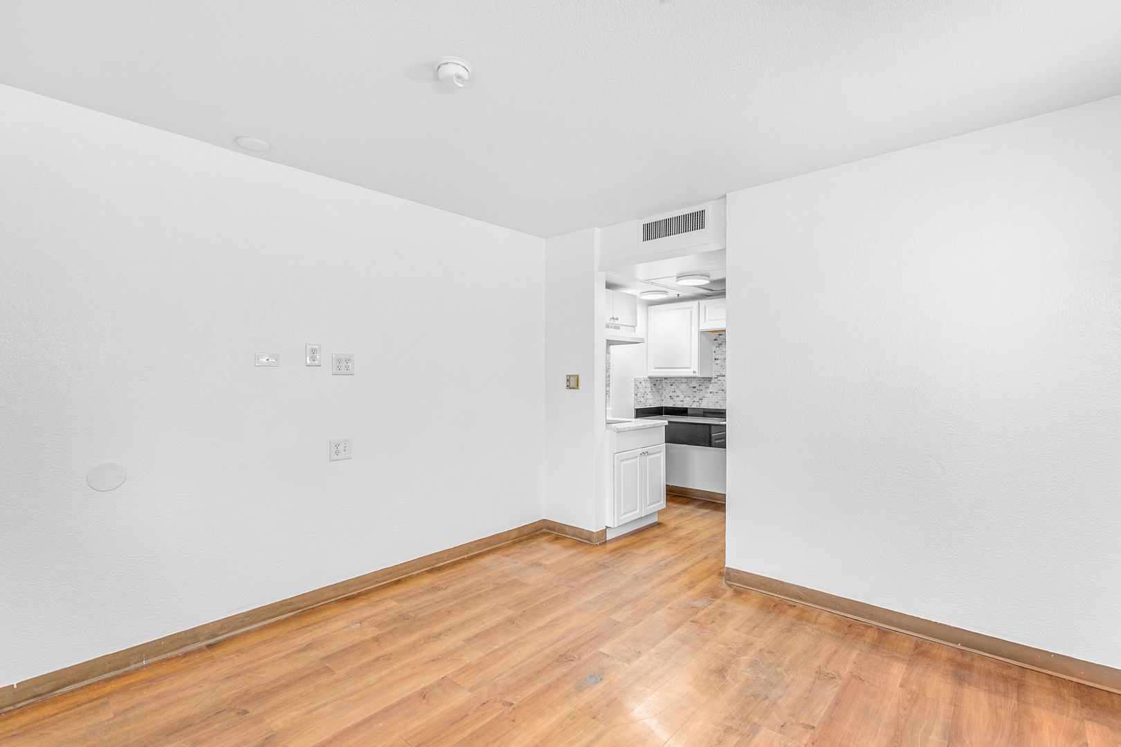Thousand Oaks Apartment: 1516 Newbury Rd