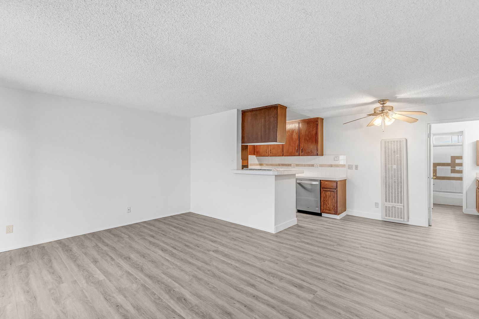 Los Angeles Apartment: 1752 Federal Ave