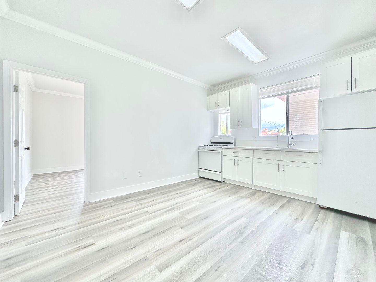 Los Angeles Apartment: 1444 W 28th St