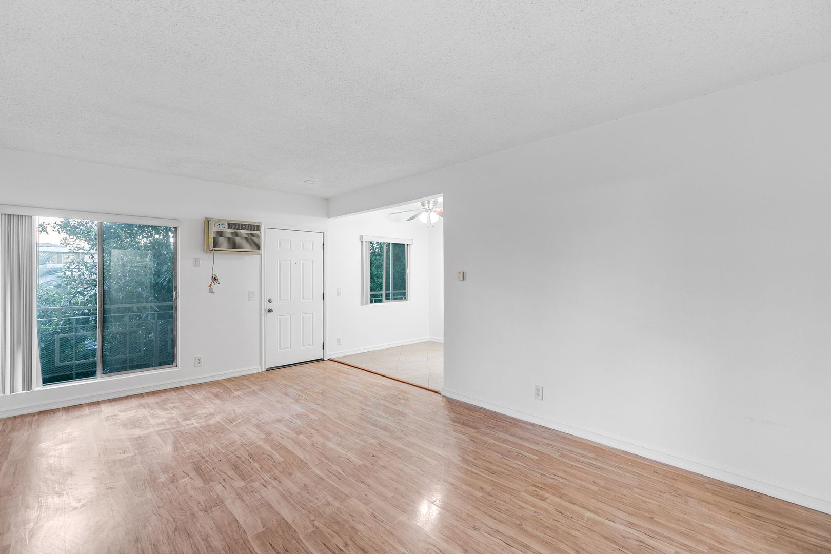 Los Angeles Apartment: 5923 Carlton Way